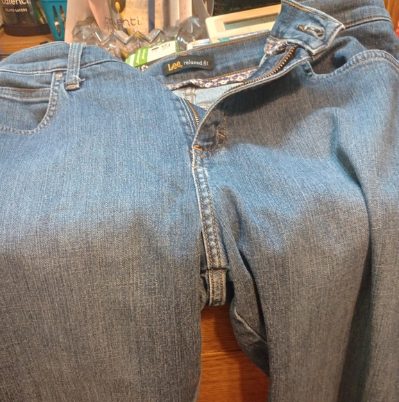 Lee Women's Classic Blue Straight Leg Capri - Picture 1 of 6